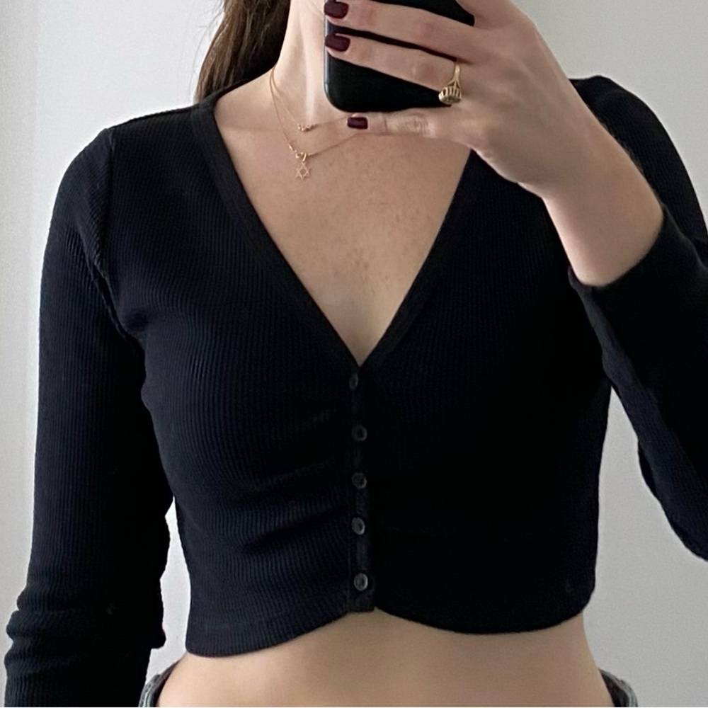 TNA Black Ribbed V-Neck Crop Top